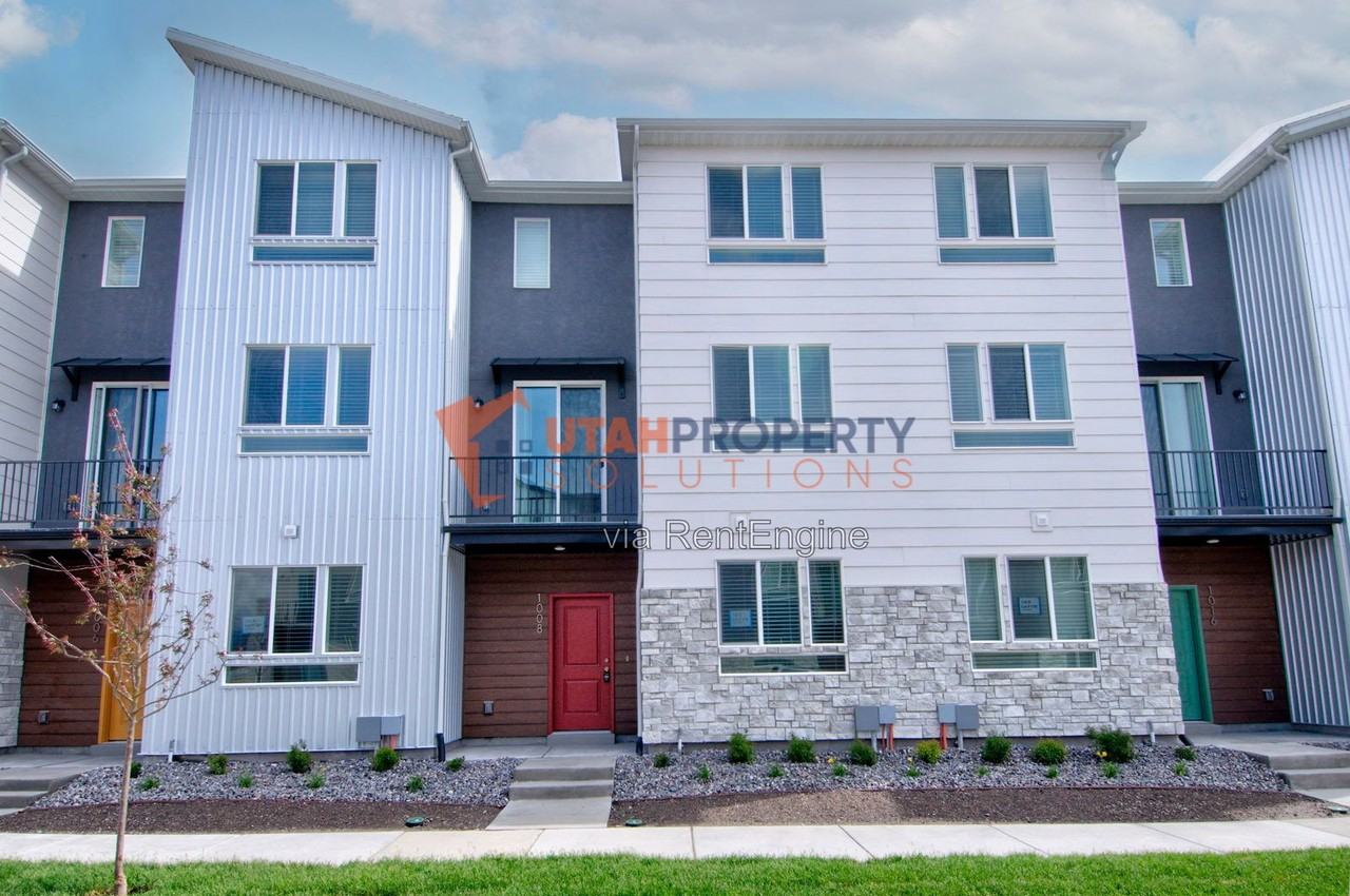 1008 W 430 S - Photo 2 of 31