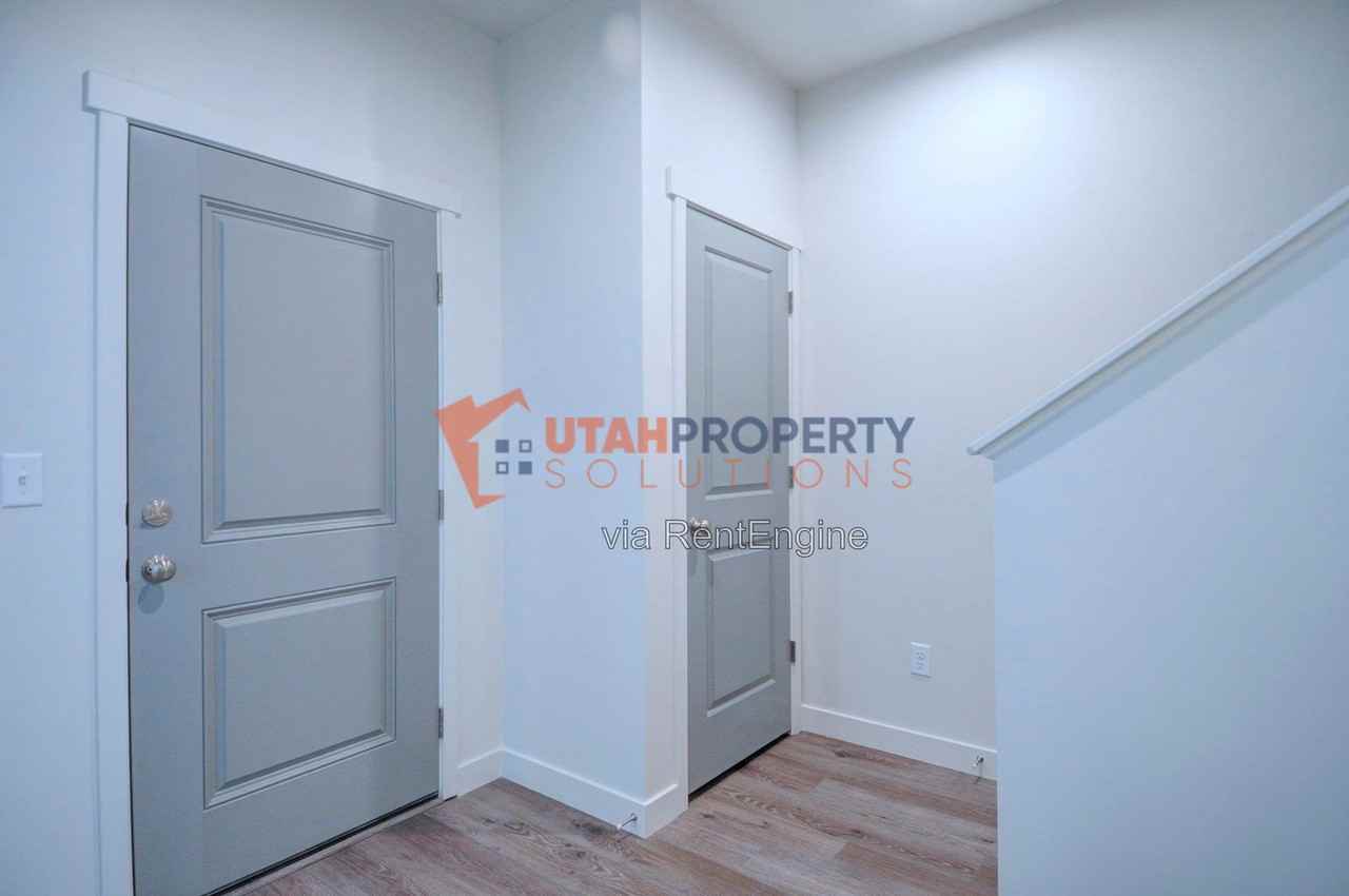1008 W 430 S - Photo 3 of 31