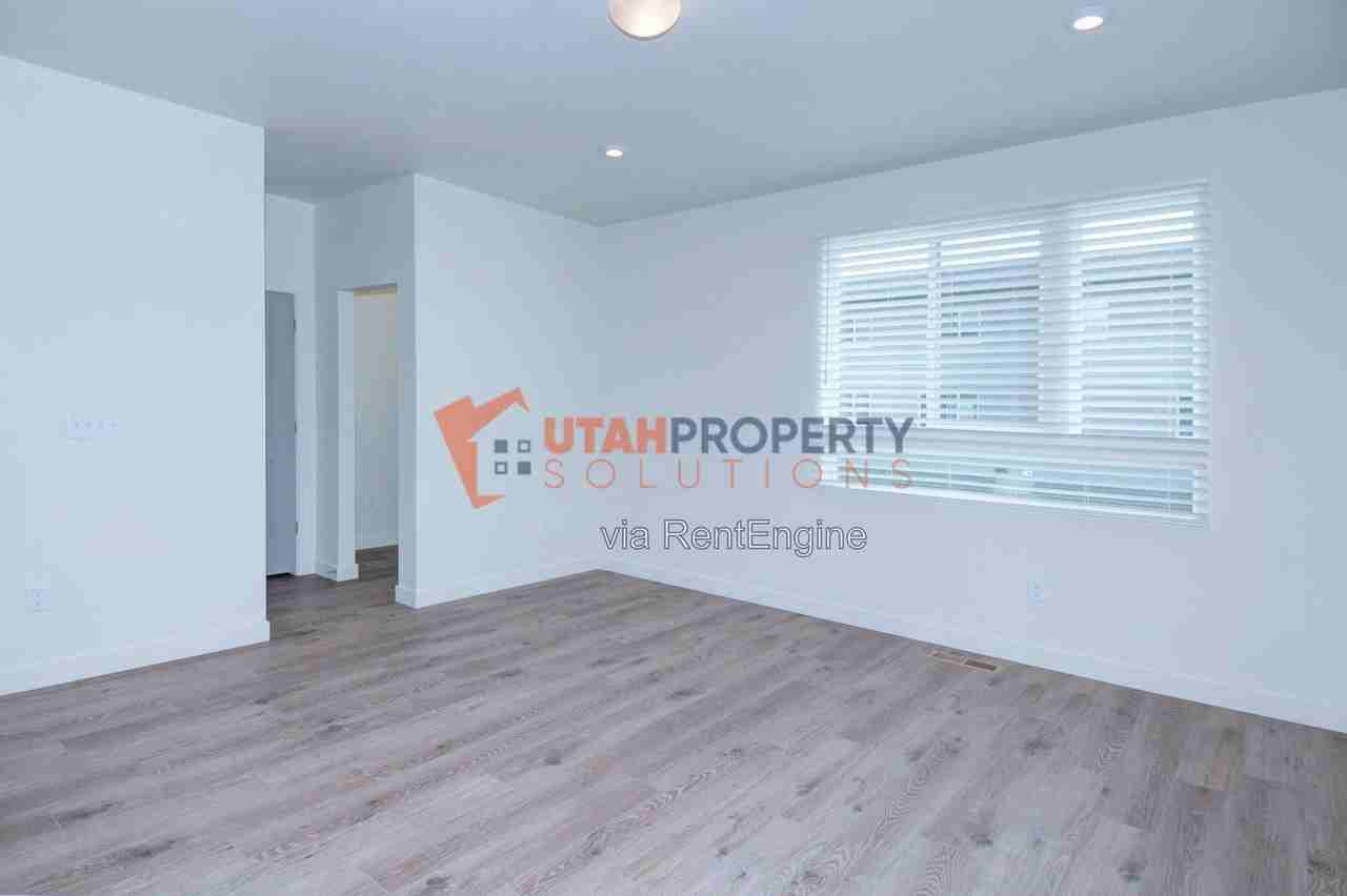 1008 W 430 S - Photo 6 of 31