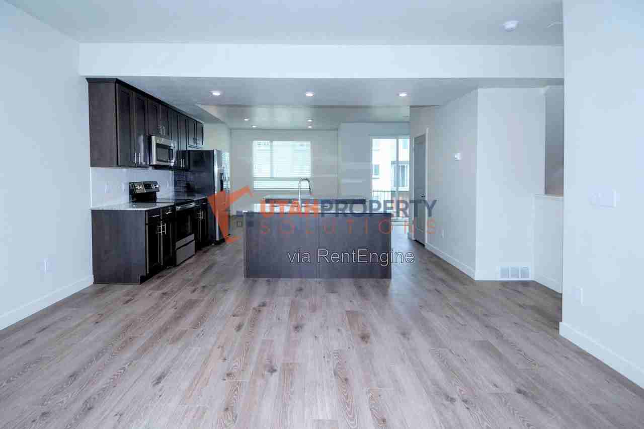 1008 W 430 S - Photo 7 of 31