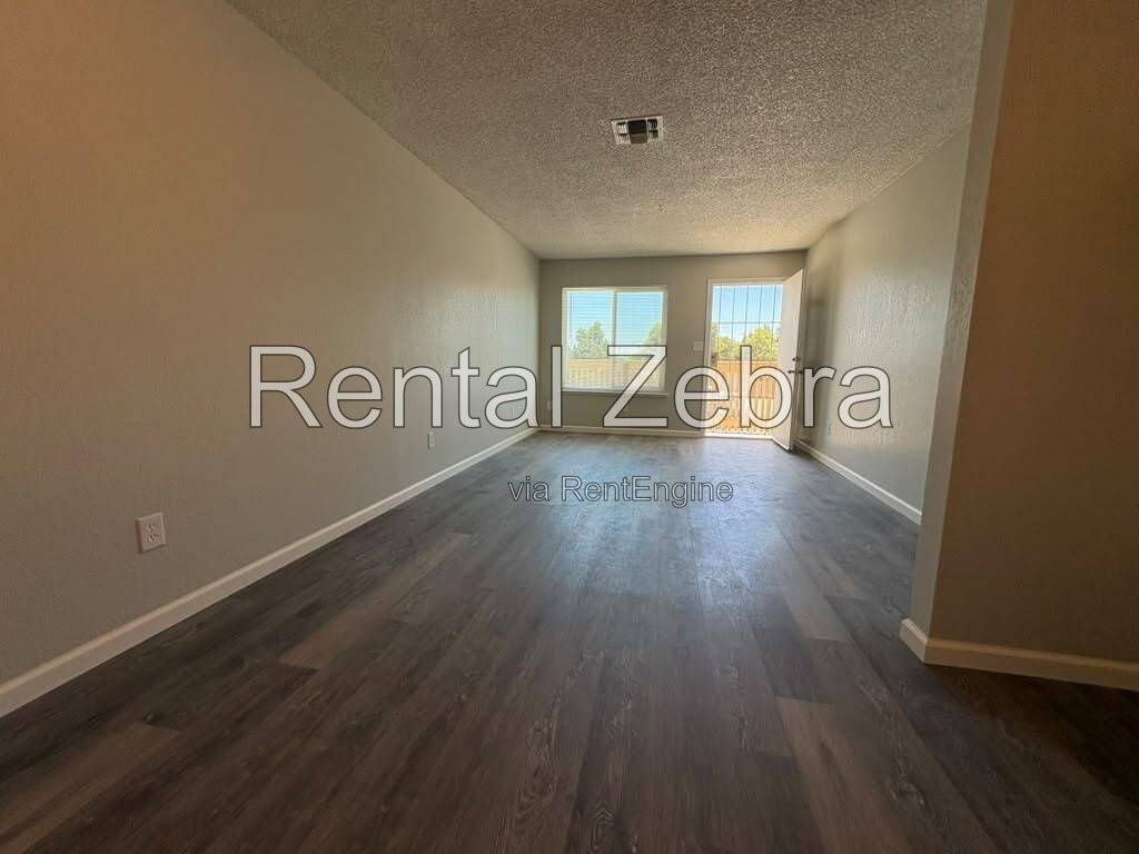 1207 Kelso St - Photo 4 of 10