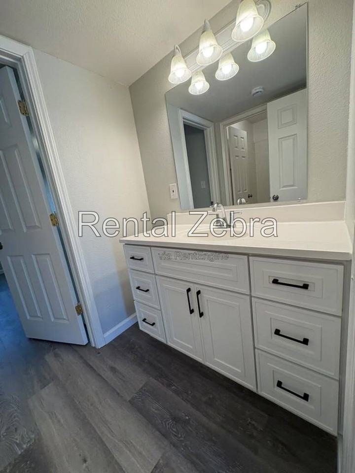 1207 Kelso St - Photo 5 of 10
