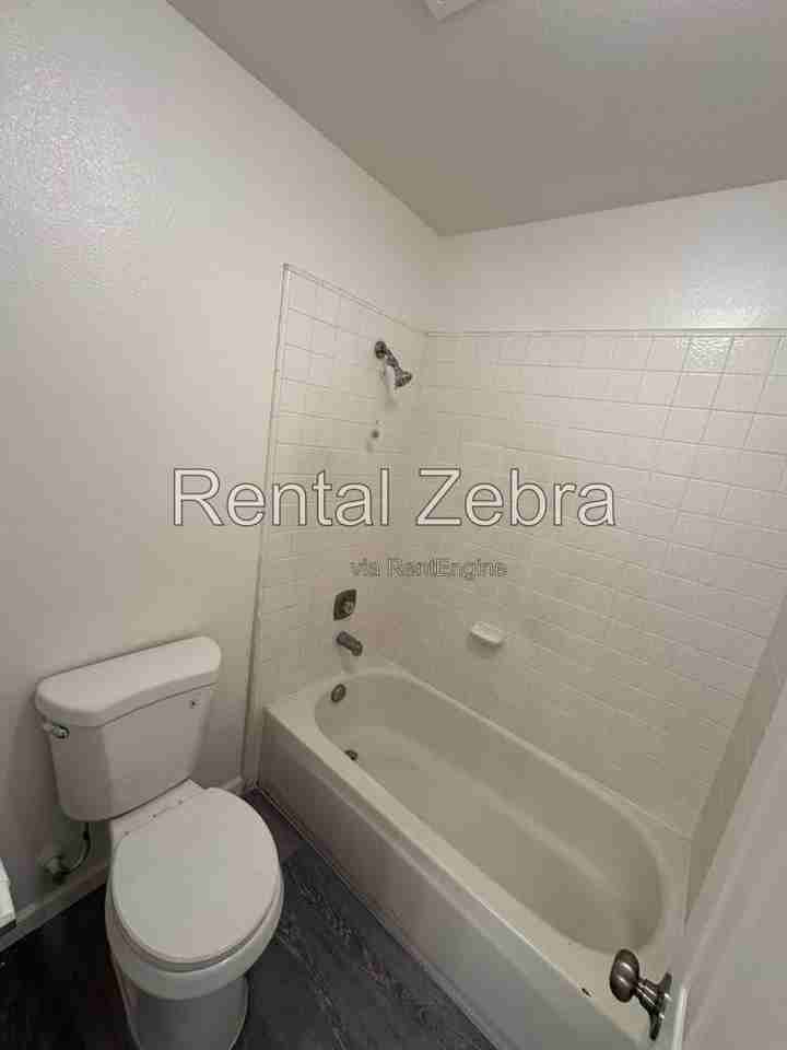 1207 Kelso St - Photo 6 of 10