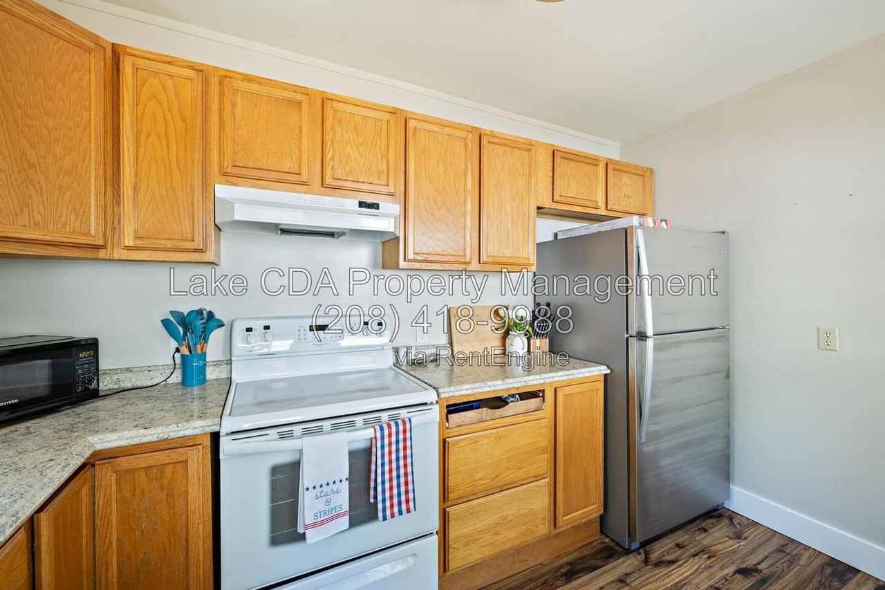 1202 N C St - Photo 4 of 26