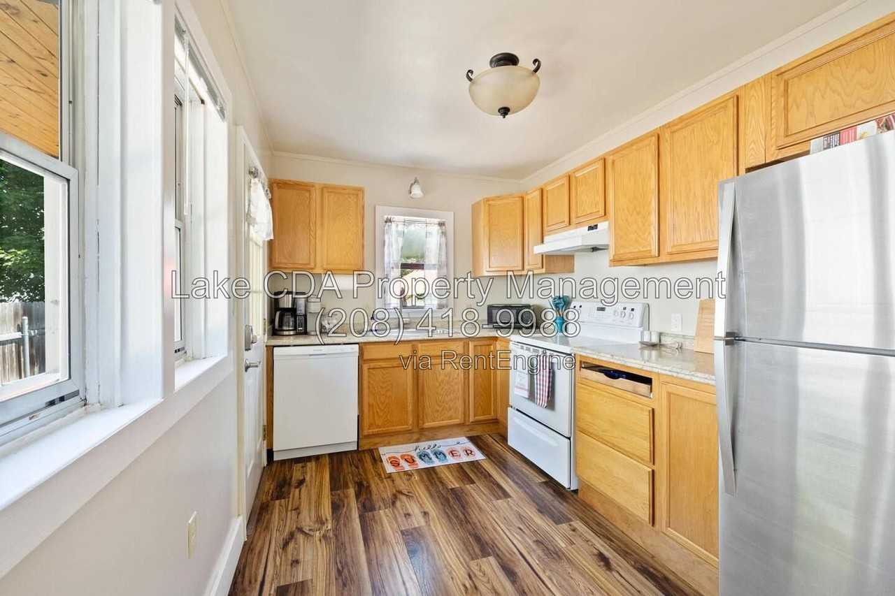 1202 N C St - Photo 5 of 26