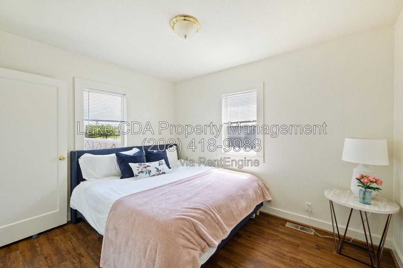 1202 N C St - Photo 6 of 26