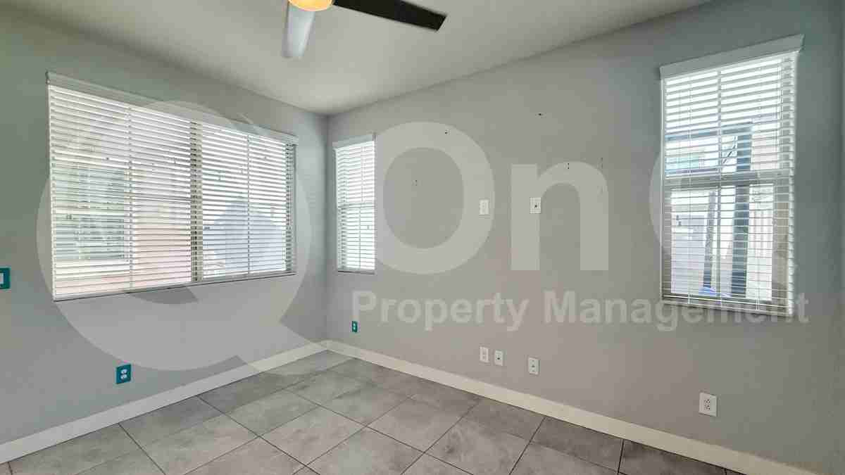 3713 E Robert St - Photo 3 of 20