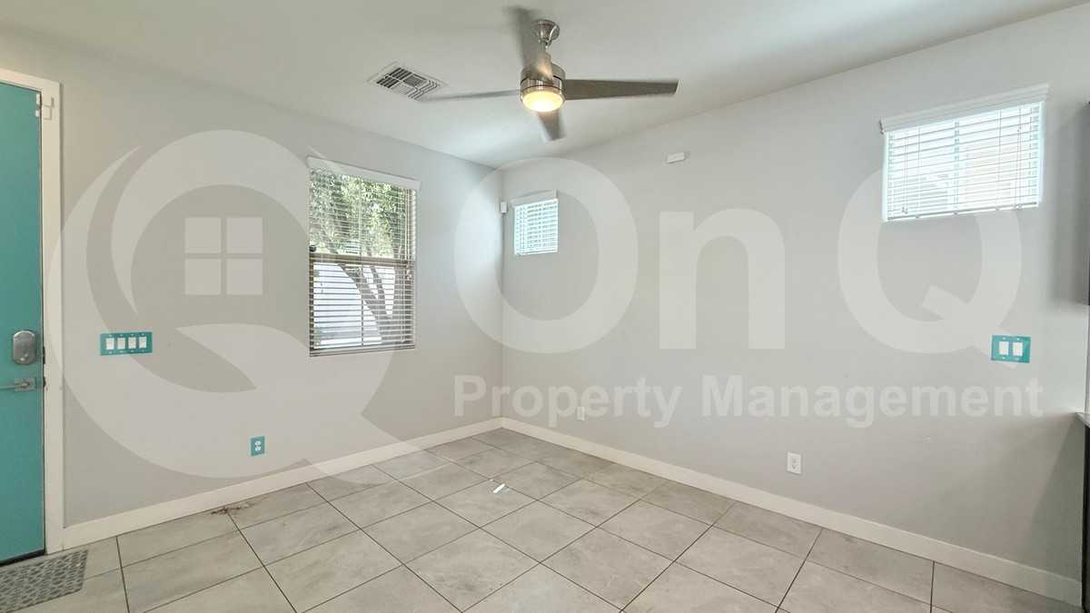 3713 E Robert St - Photo 4 of 20