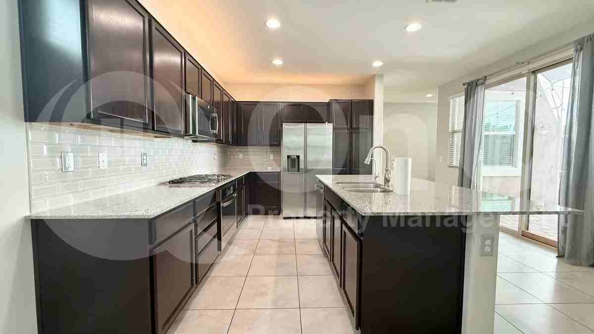 3713 E Robert St - Photo 5 of 20