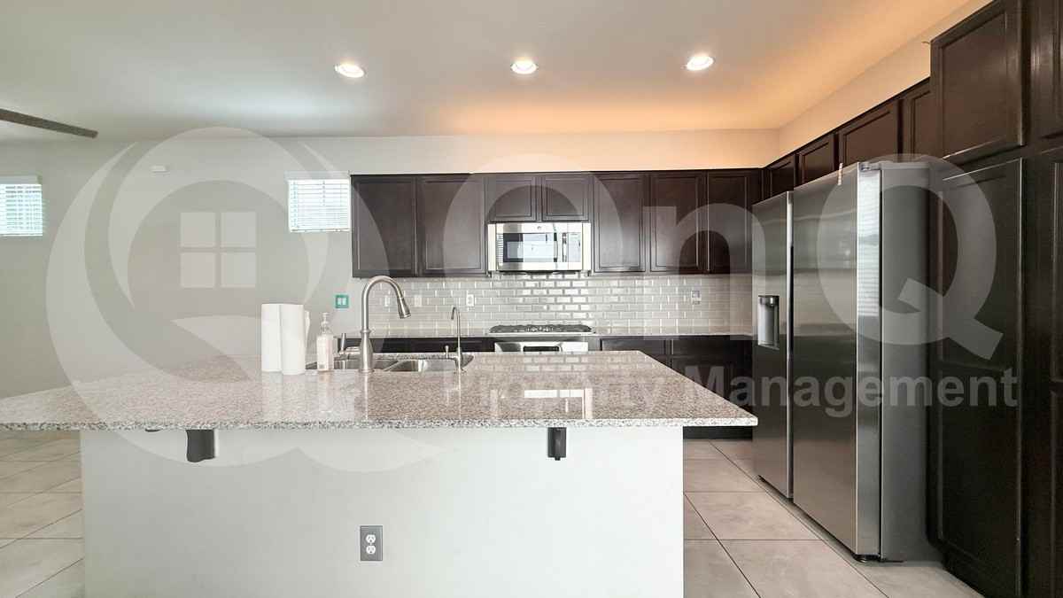 3713 E Robert St - Photo 6 of 20