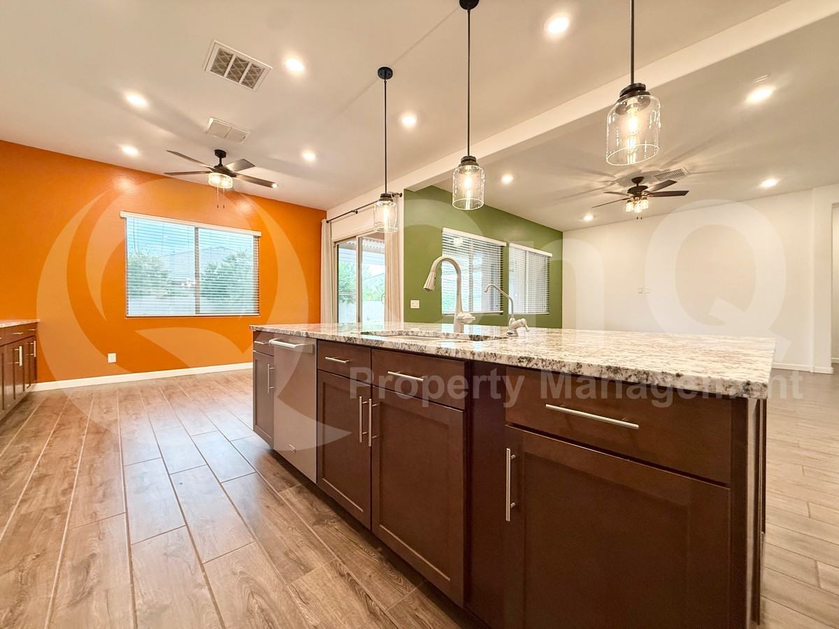9821 E Thornbush Ave - Photo 6 of 31