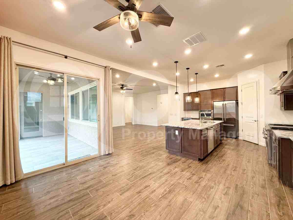 9821 E Thornbush Ave - Photo 7 of 31