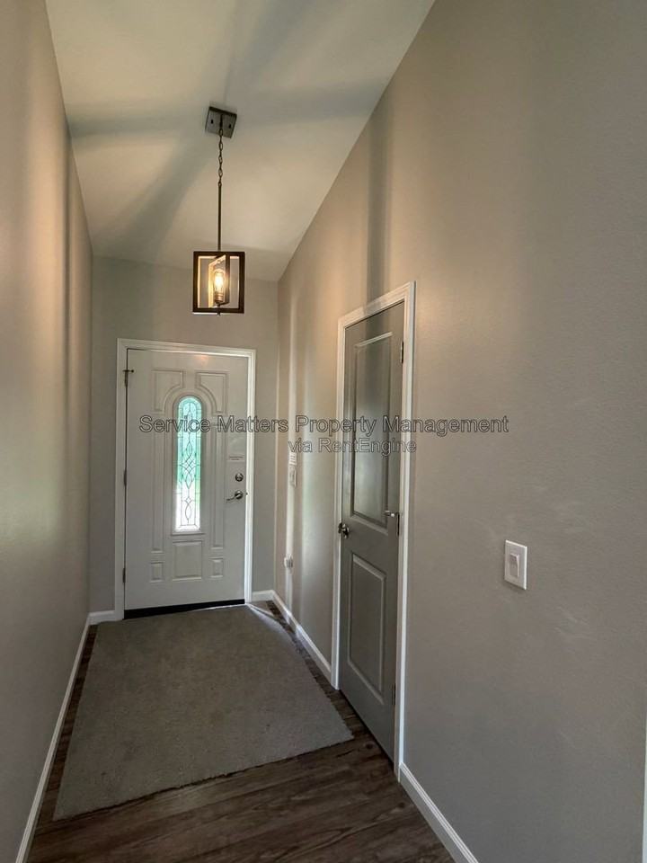 5553 Riviera Dr - Photo 4 of 35