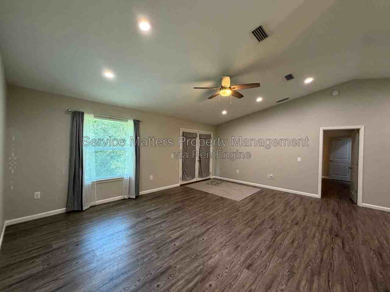 5553 Riviera Dr - Photo 5 of 35