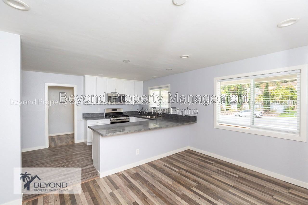 5313 Vickie Dr - Photo 5 of 16