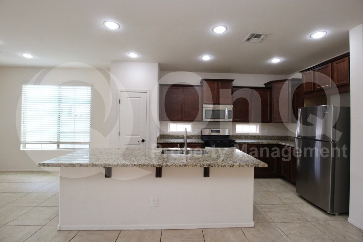 2980 E Ridgewood Ln - Photo 3 of 30