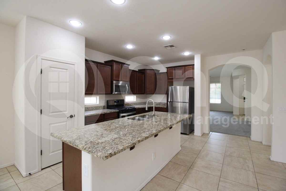 2980 E Ridgewood Ln - Photo 4 of 30