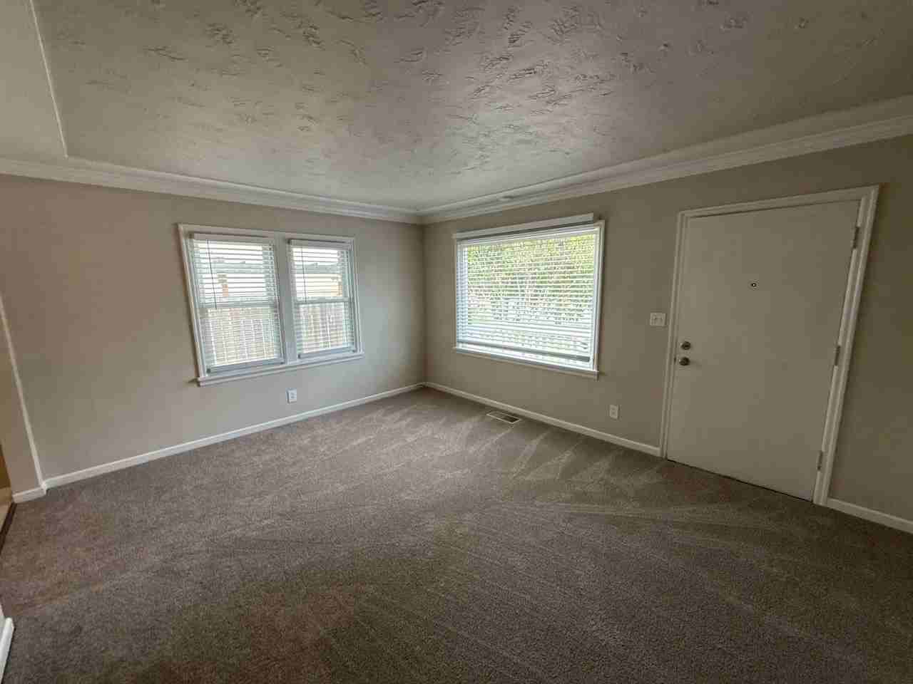 4627 Thorman Ave Ne - Photo 2 of 26
