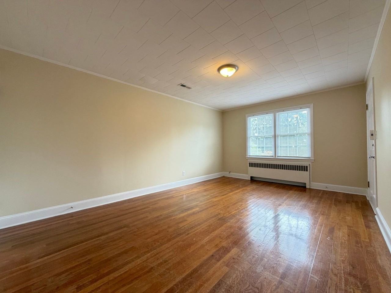 452 Parkview Dr #C - Photo 2 of 16
