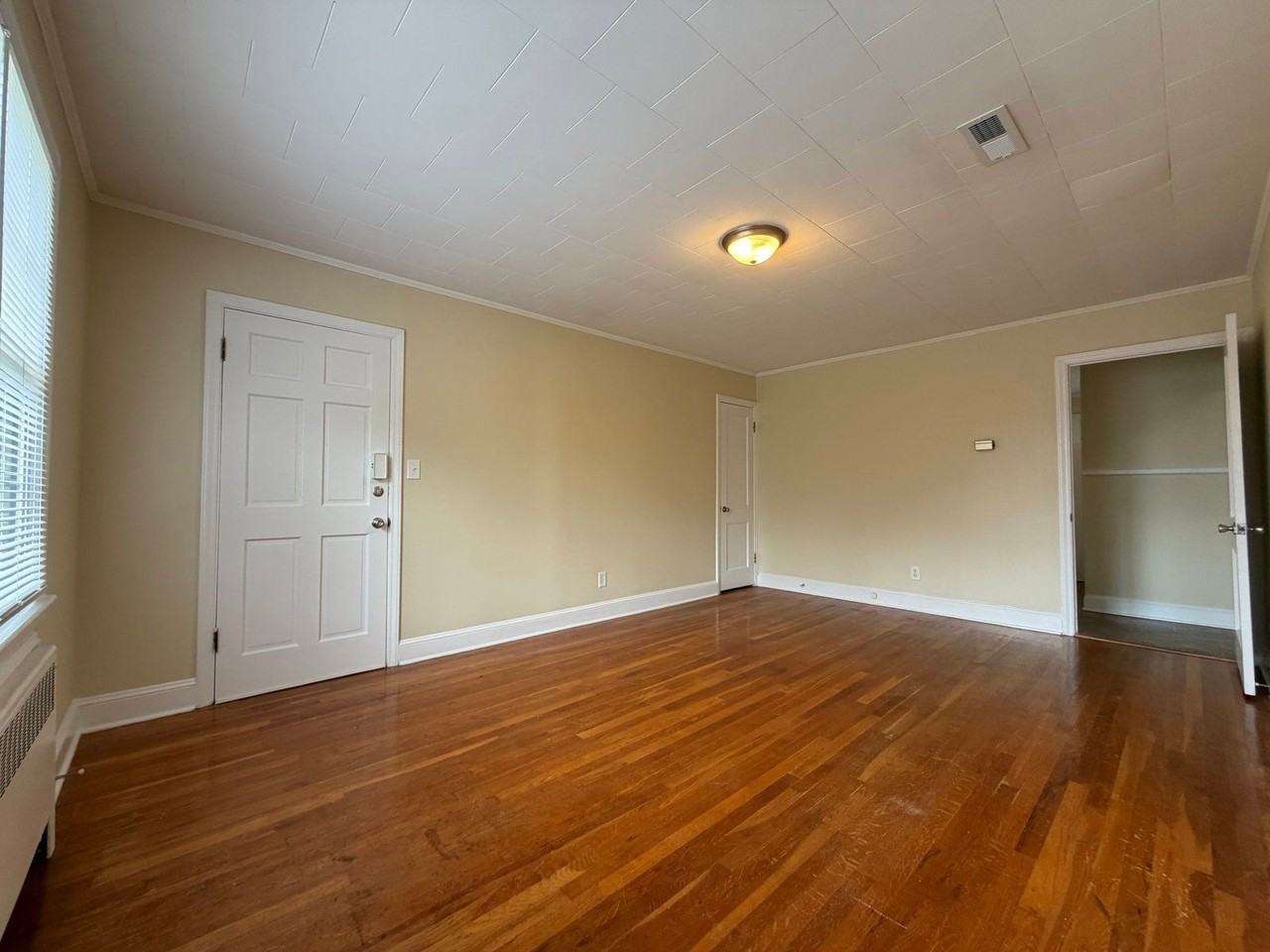 452 Parkview Dr #C - Photo 4 of 16