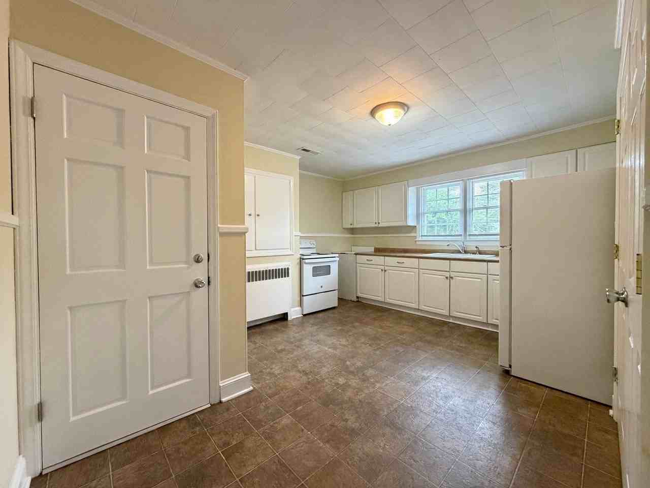 452 Parkview Dr #C - Photo 5 of 16