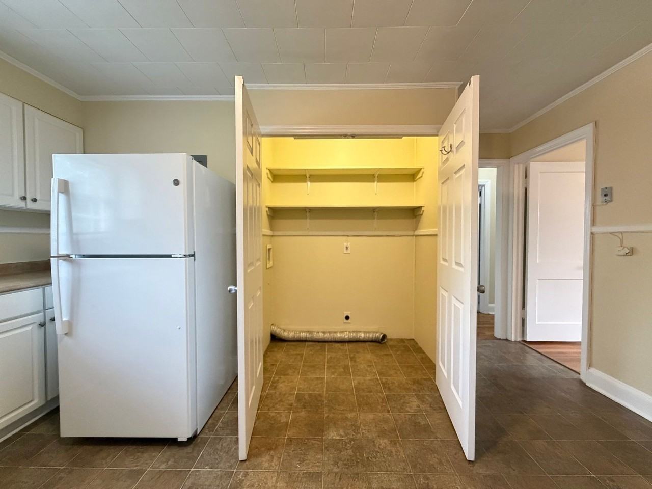 452 Parkview Dr #C - Photo 7 of 16