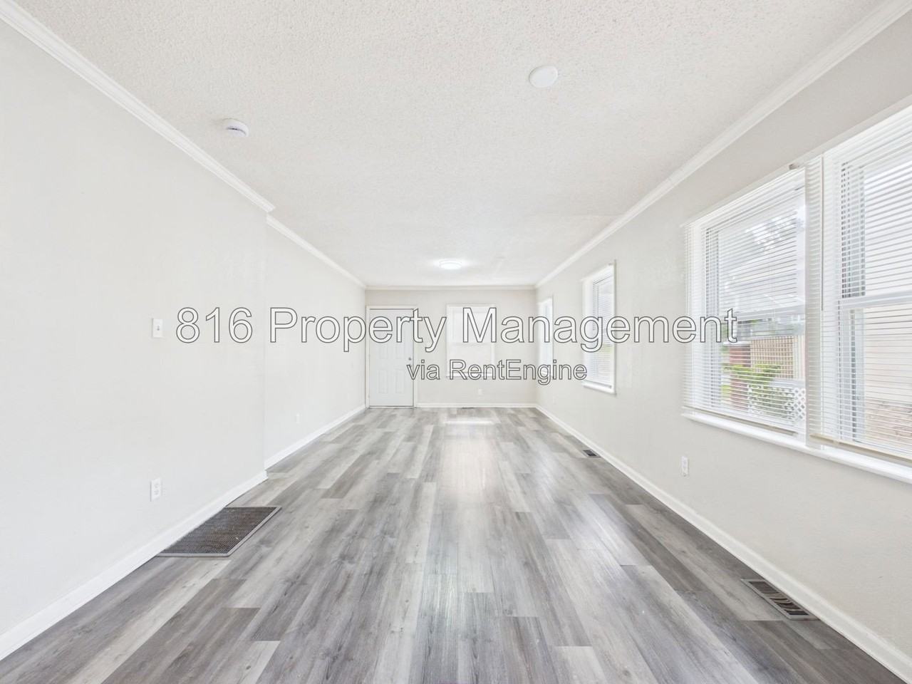 5715 Wabash Ave - Photo 3 of 21