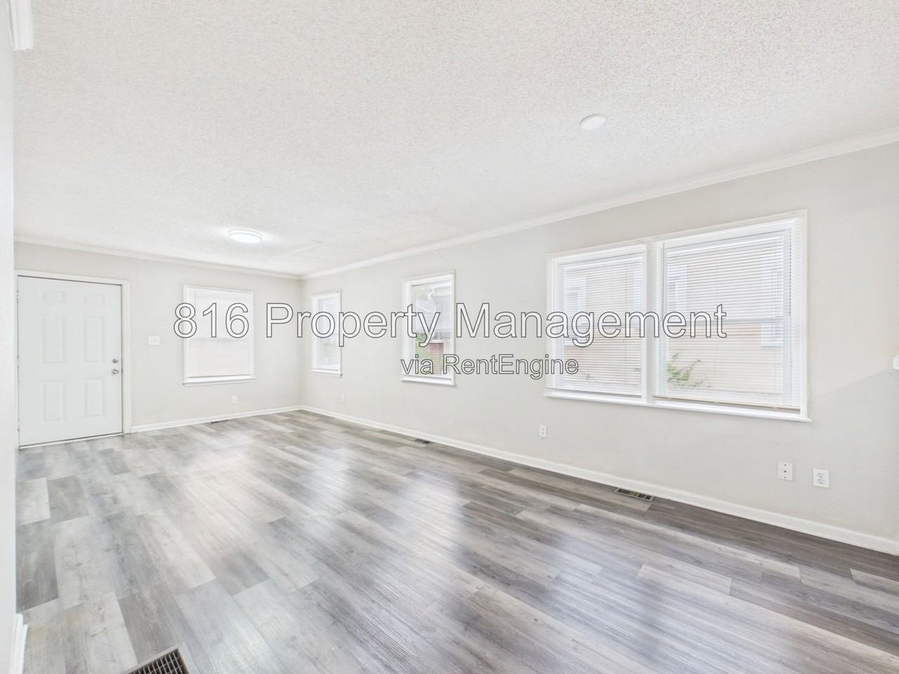 5715 Wabash Ave - Photo 5 of 21