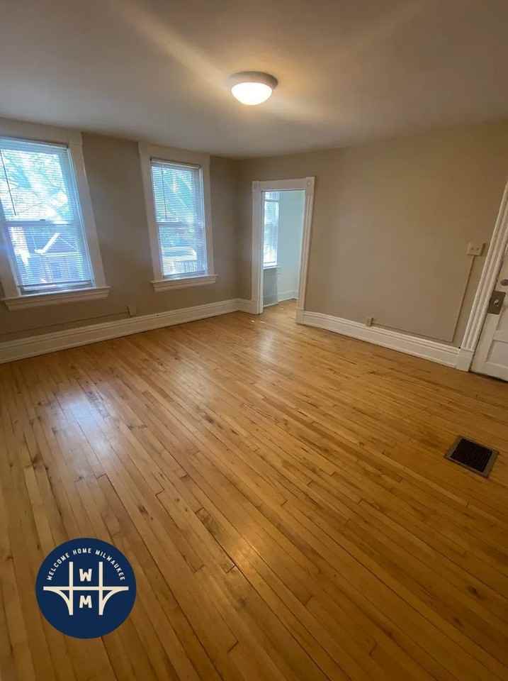 1720 N Astor St - Photo 3 of 8