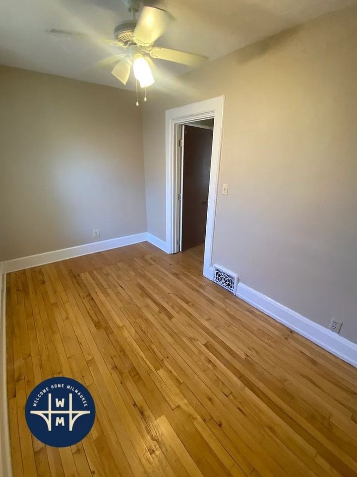 1720 N Astor St - Photo 4 of 8
