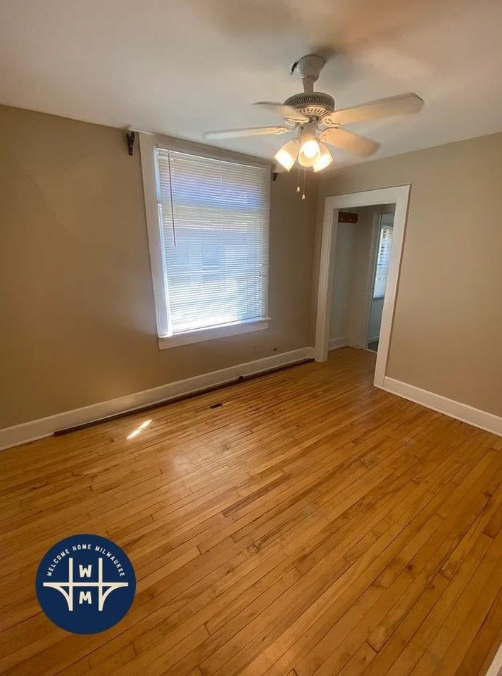 1720 N Astor St - Photo 5 of 8