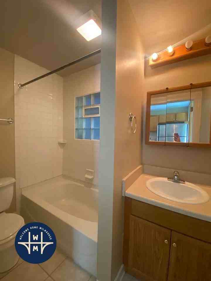 1720 N Astor St - Photo 6 of 8