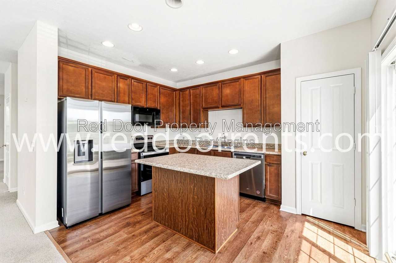 13340 Golden Gate Dr E - Photo 5 of 45