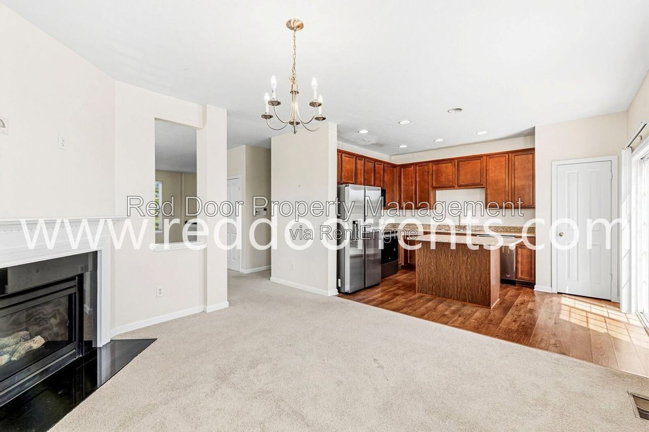 13340 Golden Gate Dr E - Photo 6 of 45