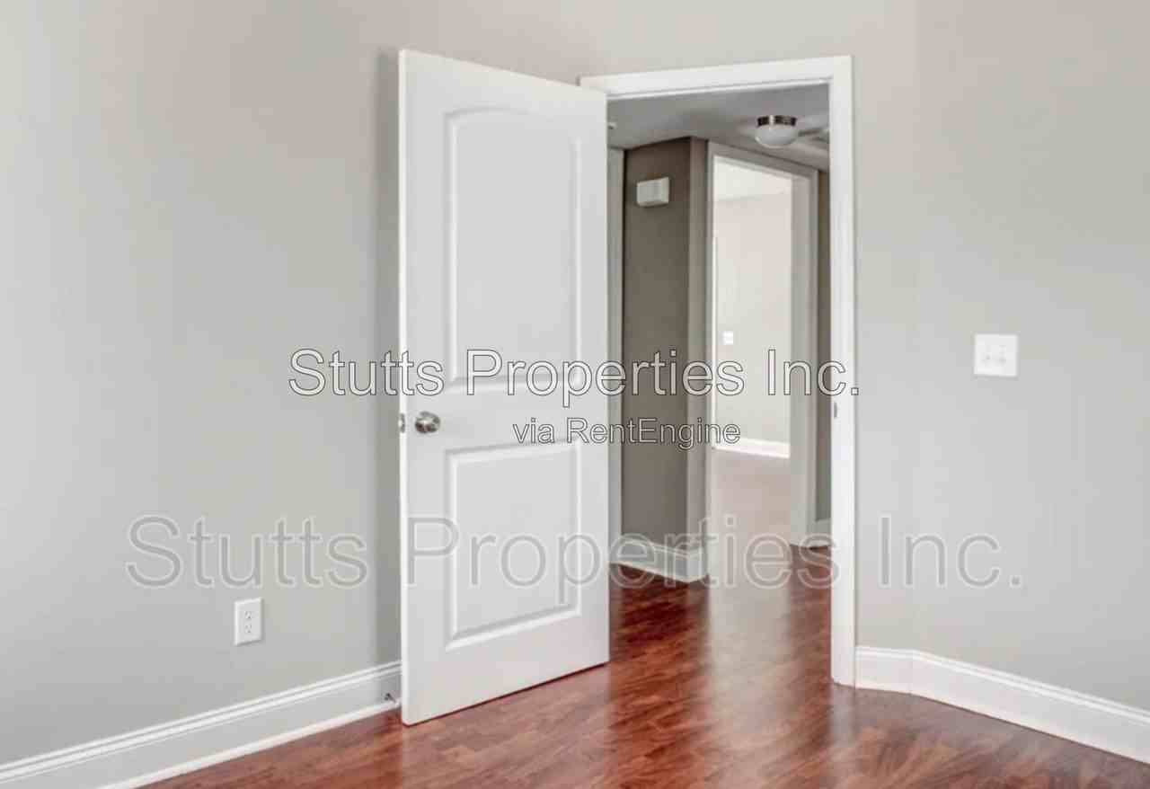 1246 Graham Ave #22 - Photo 6 of 10