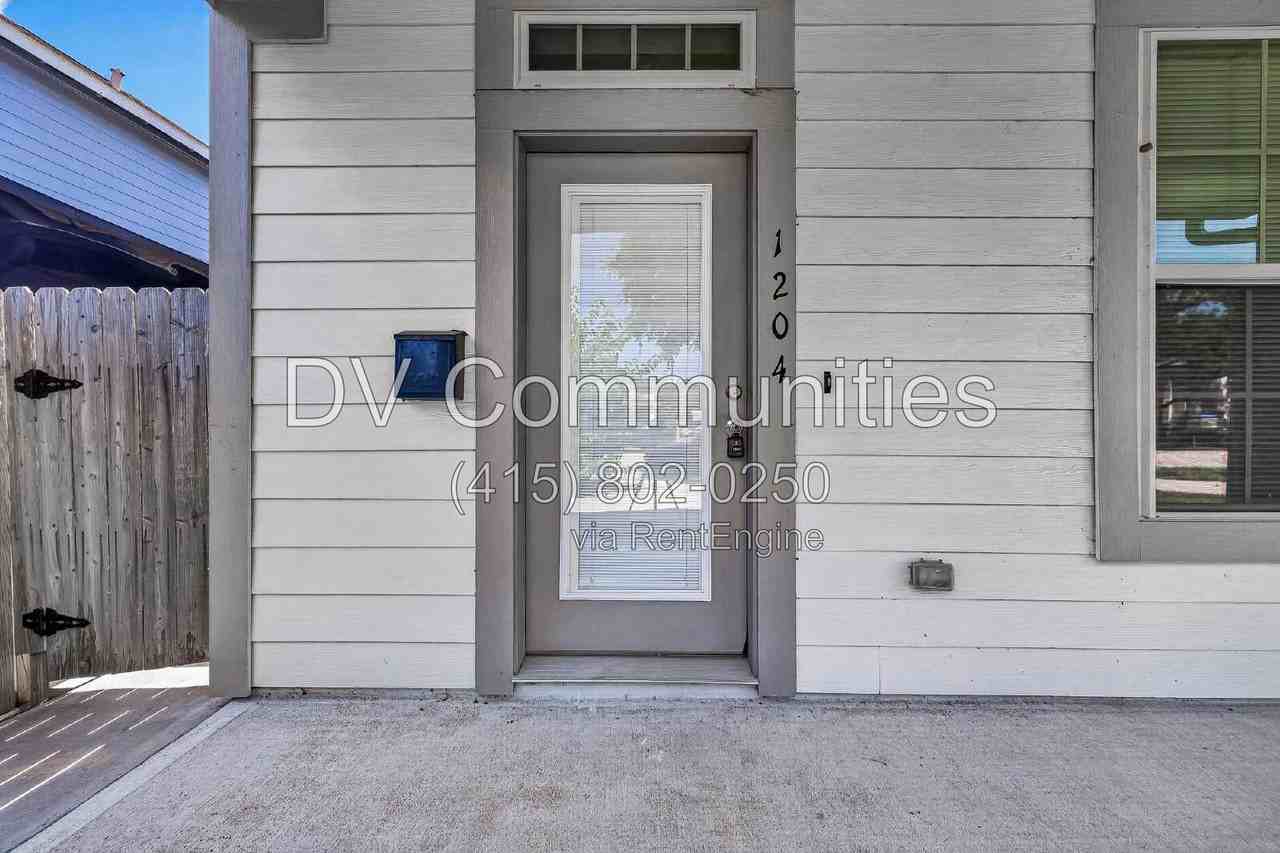 1204 3rd St - Photo 7 of 38