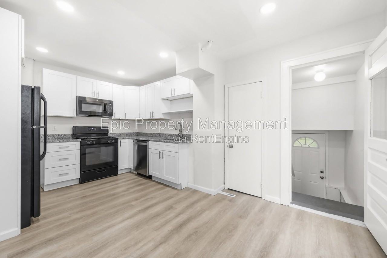 224 Stratford Rd #224 - Photo 2 of 14