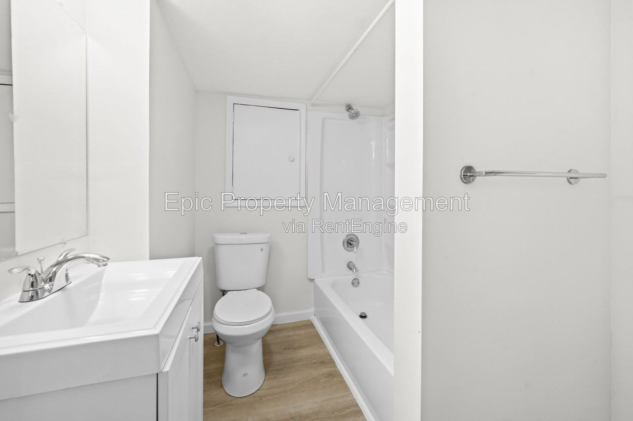 224 Stratford Rd #224 - Photo 5 of 14