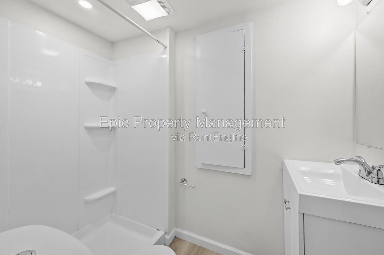 224 Stratford Rd #224 - Photo 6 of 14