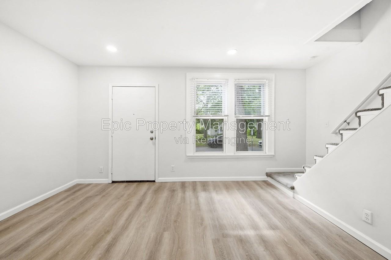 224 Stratford Rd #224 - Photo 7 of 14