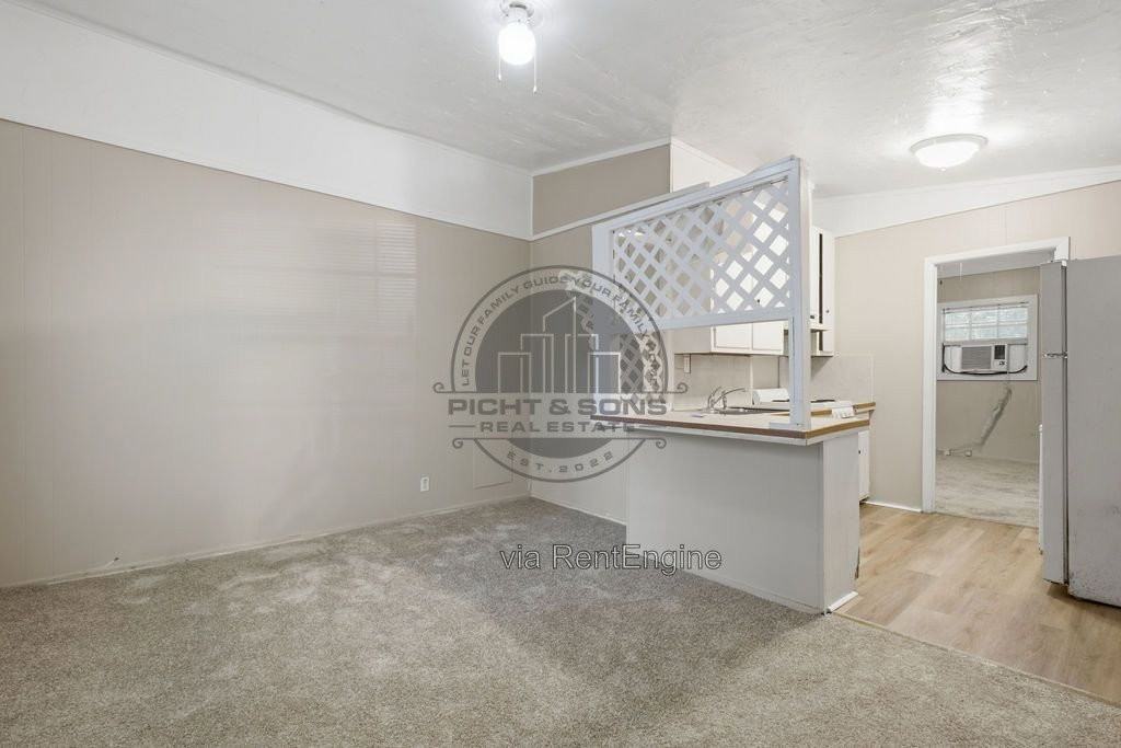 3197 Mission Rd - Photo 3 of 10