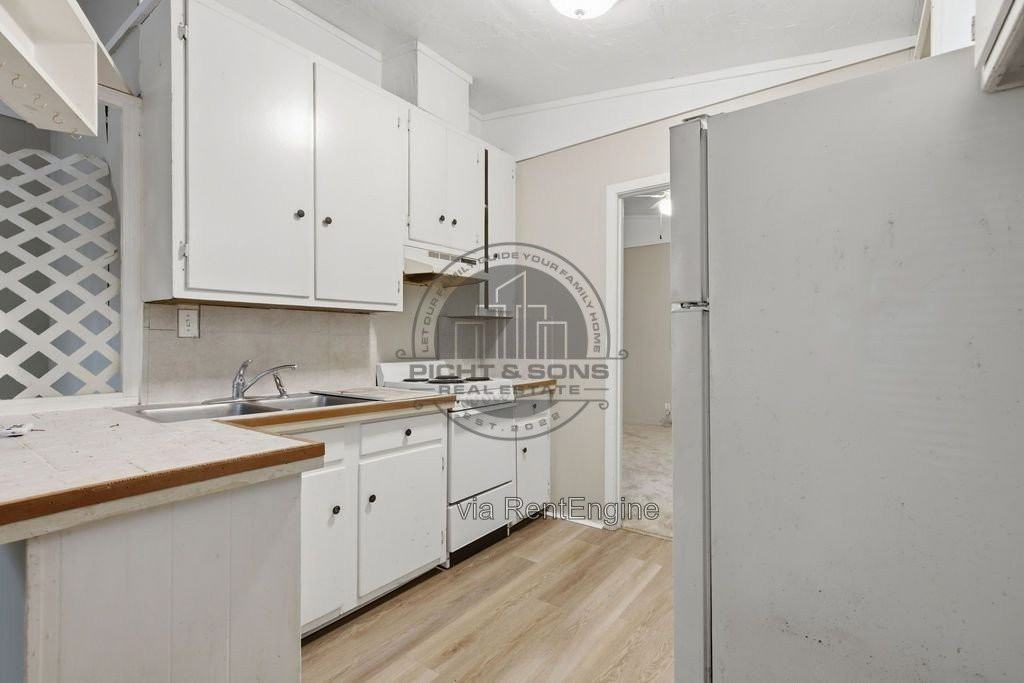 3197 Mission Rd - Photo 5 of 10
