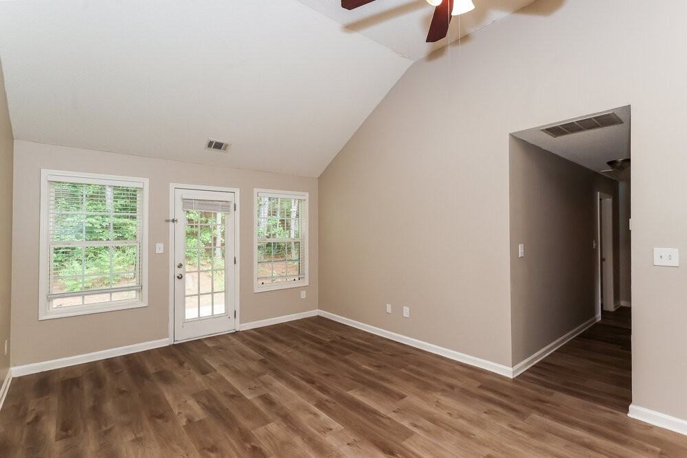 4925 Brookwood Pl - Photo 4 of 16