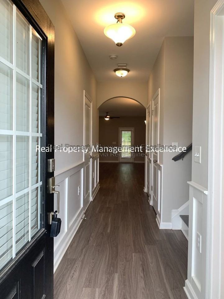 525 Historic Dr - Photo 2 of 36
