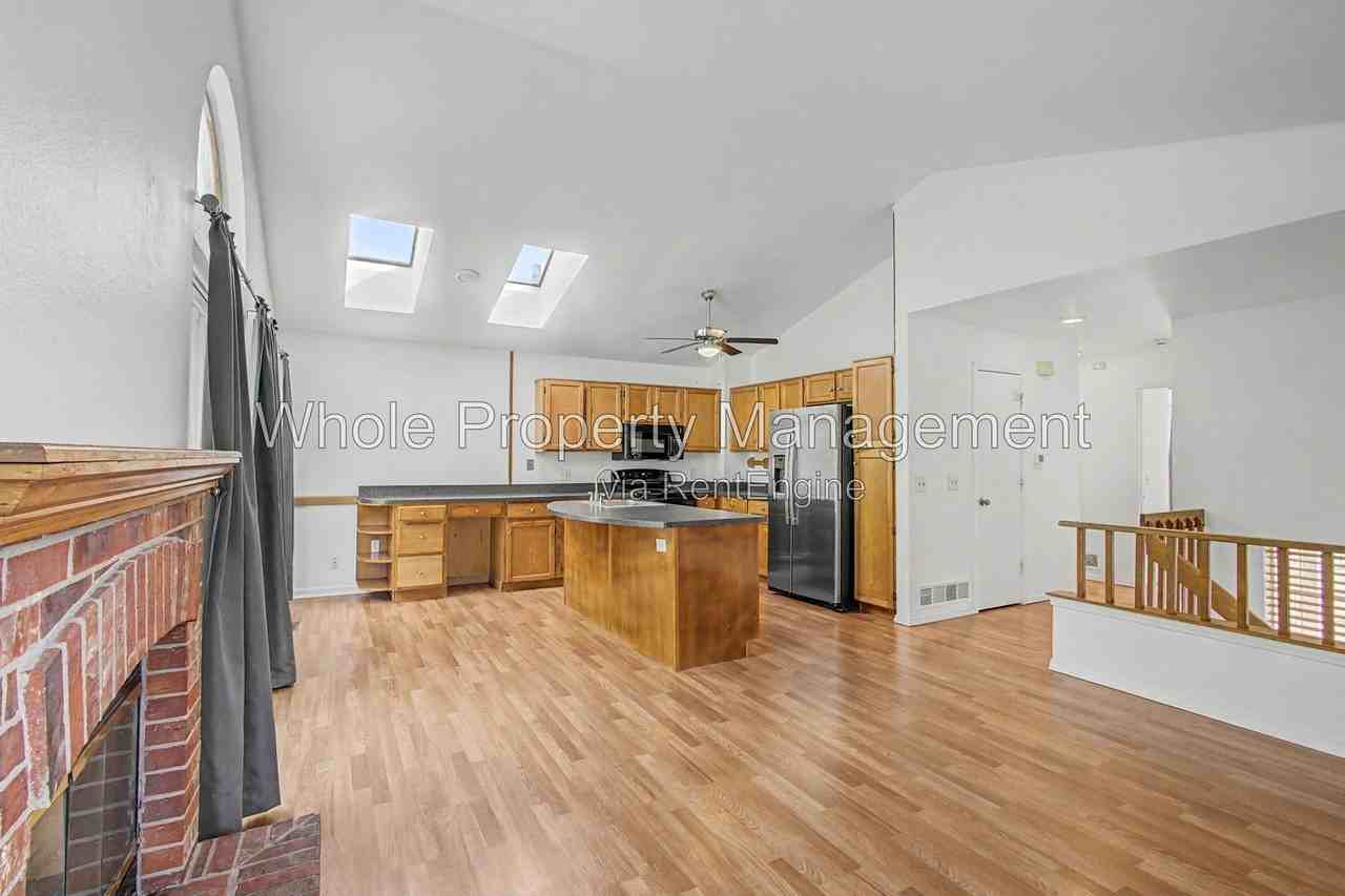 3731 Shefield Dr - Photo 4 of 24