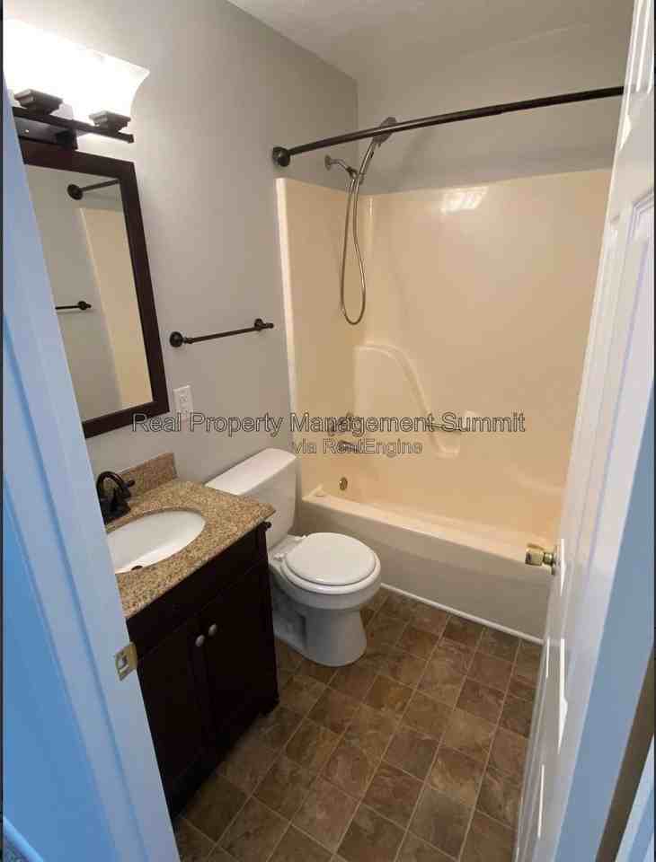 2407 Bare St #J - Photo 3 of 18