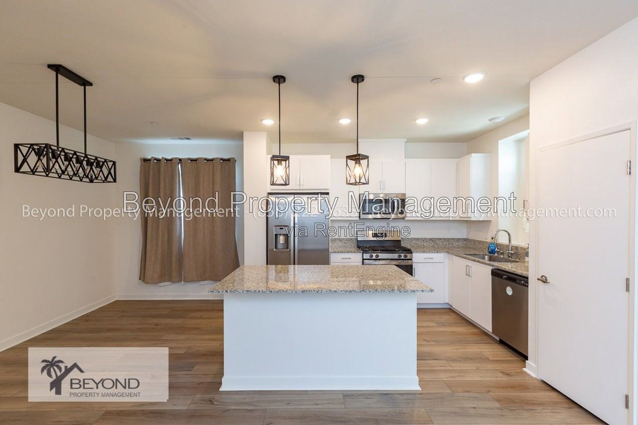 5461 Seacliff Pl #72 - Photo 4 of 24