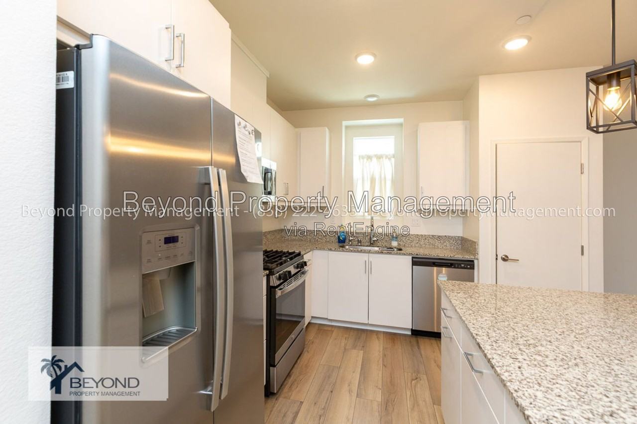 5461 Seacliff Pl #72 - Photo 5 of 24