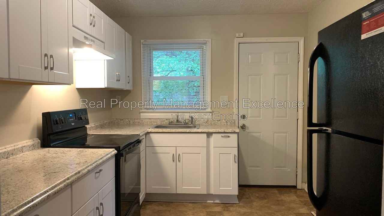 410 Lamont St - Photo 4 of 28