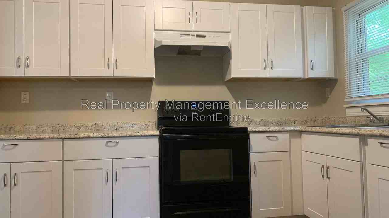 410 Lamont St - Photo 6 of 28
